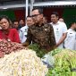 Wamendagri Bima Arya bersama Pj Gubernur Sumut Agus Fatoni dan Wali Kota Medan Bobby Nasution, meninjau Pasar Akik Medan (Foto: Istimewah)