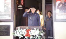 Dony Lumenta Pimpin Pemindahan Duplikat Bendera Merah Putih di Dumoga Utara